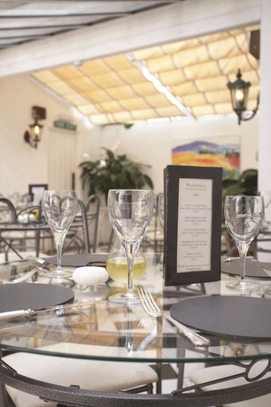 Imagen del bar/restaurante del Hotel Karma Salford Hall. Foto 6