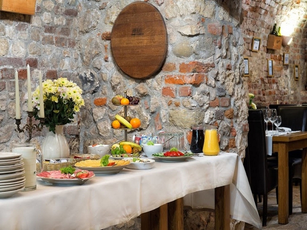 Imagen del bar/restaurante del Hotel Karmel. Foto 9