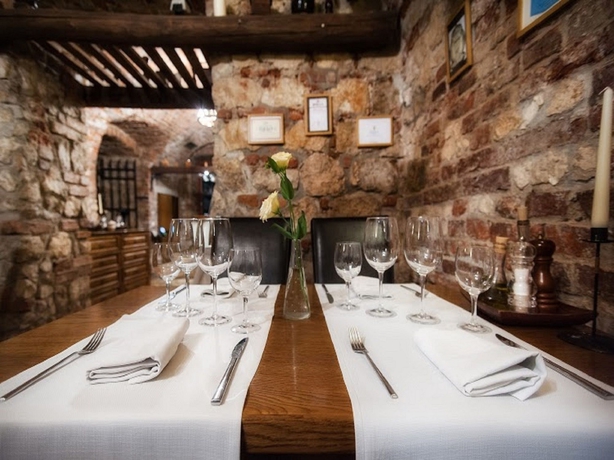 Imagen del bar/restaurante del Hotel Karmel. Foto 10