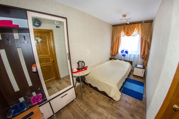Imagen de la habitación del Hotel Karmen. Foto 17