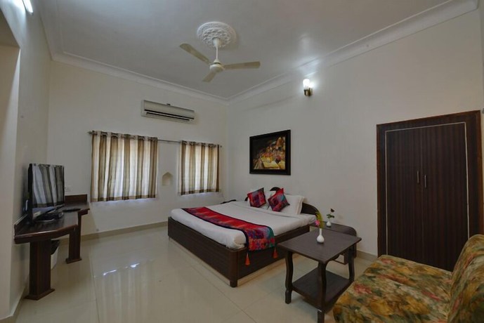 Imagen de la habitación del Hotel Karnavati. Foto 9