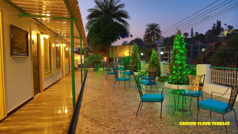Imagen del bar/restaurante del Hotel Karnavati. Foto 3