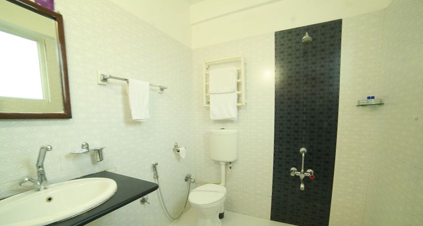 Imagen de la habitación del Hotel Karnavati. Foto 15