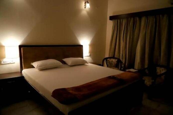 Imagen de la habitación del Hotel Karnavati Retreat. Foto 19