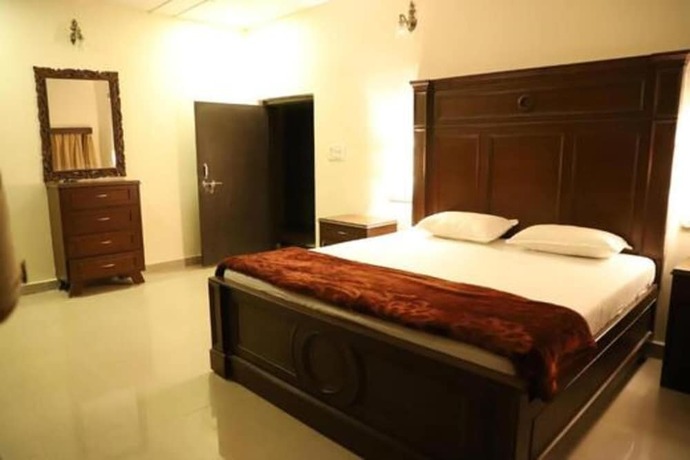 Imagen de la habitación del Hotel Karnavati Retreat. Foto 20