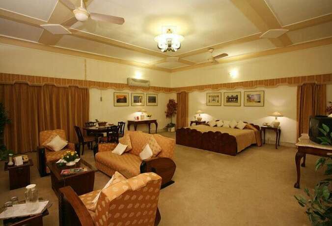 Imagen de la habitación del Hotel Karni Bhawan Palace. Foto 18