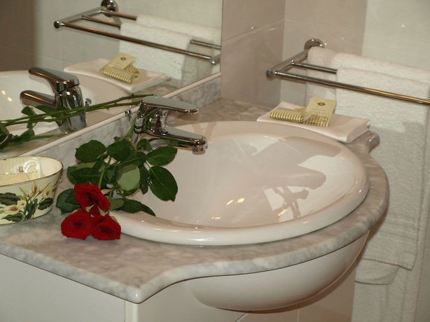 Imagen de la habitación del Hotel Karol. Foto 11