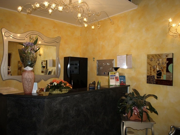 Imagen de los interiores del Hotel Karol. Foto 16