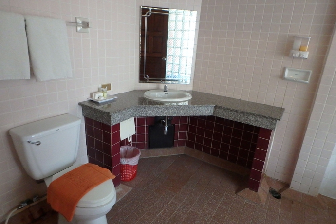 Imagen de la habitación del Hotel Karon Café Inn. Foto 6