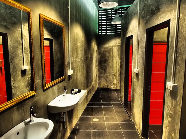 Imagen de los interiores del Hotel Karon Living Room. Foto 7