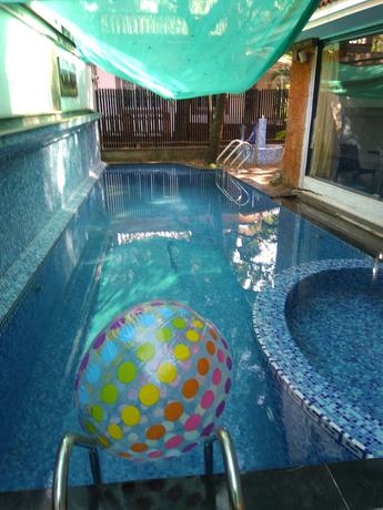 Imagen de la piscina del Hotel Karon Premium. Foto 18