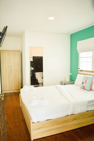 Imagen de la habitación del Hotel Karoon23. Foto 18