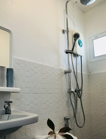 Imagen de la habitación del Hotel Karoon23. Foto 19