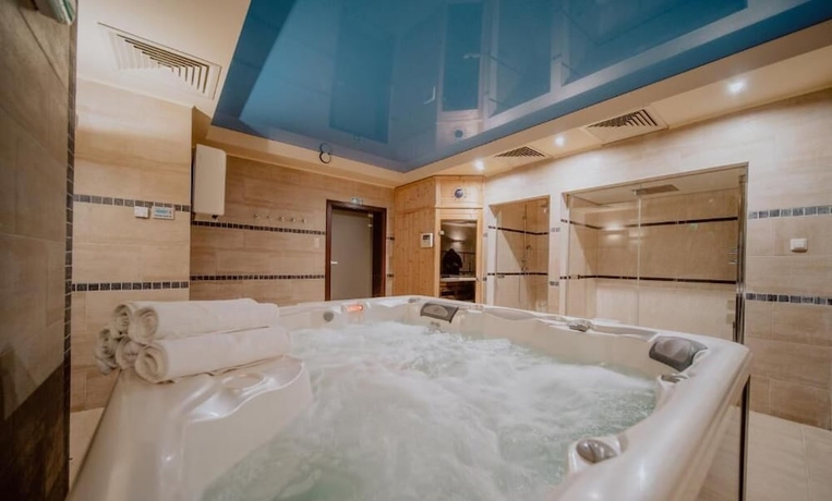Imagen de la piscina del Hotel KarpackiandSPA z Restauracją. Foto 15