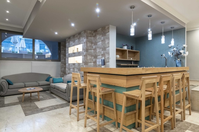 Imagen del bar/restaurante del Hotel Karras Grande Resort. Foto 3