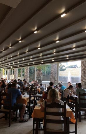 Imagen del bar/restaurante del Hotel Karteros. Foto 5