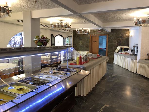 Imagen del bar/restaurante del Hotel Karteros. Foto 8