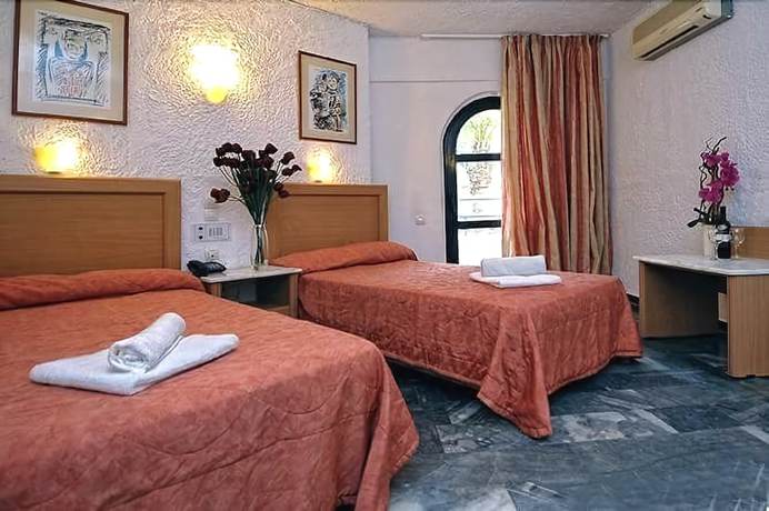 Imagen de la habitación del Hotel Karteros. Foto 13
