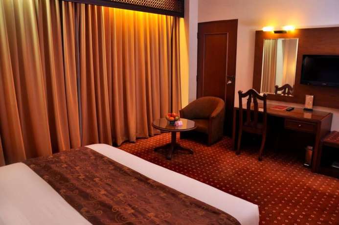 Imagen de la habitación del Hotel Kartika Chandra. Foto 15