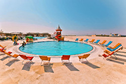 Imagen de la piscina del Hotel Karvan Palace. Foto 11