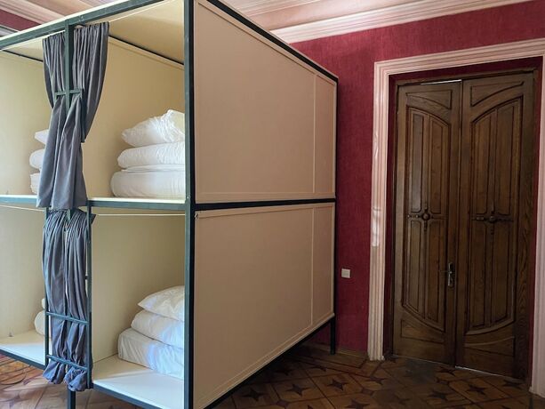 Imagen de la habitación del Hotel Karvi Hostel. Foto 18