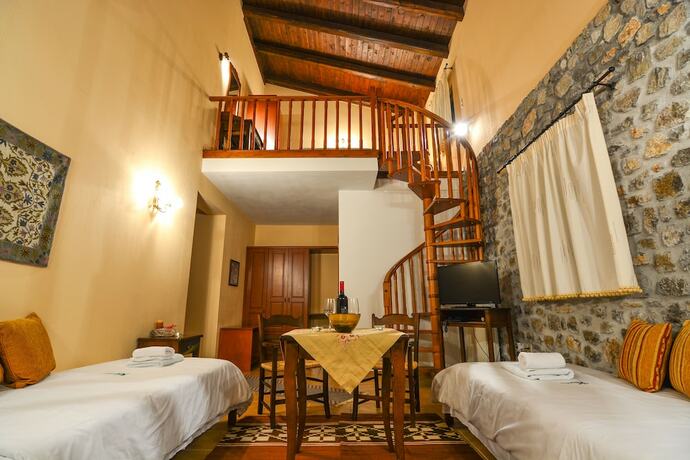 Imagen de la habitación del Hotel Karyatis Resort. Foto 17