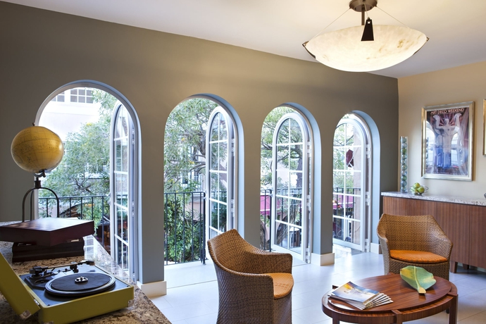 Imagen del bar/restaurante del Hotel Kasa El Paseo Miami Beach. Foto 4