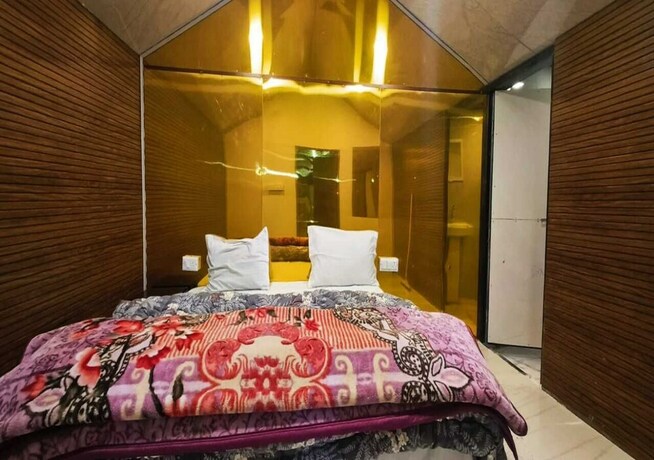Imagen de la habitación del Hotel Kasana Club Mussoorie. Foto 6