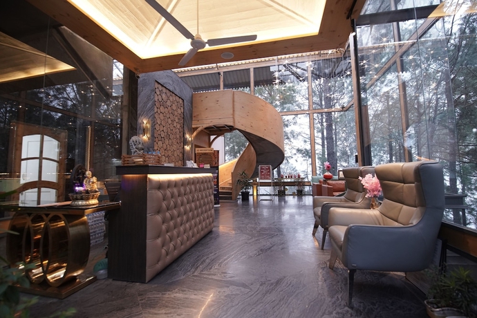 Imagen de los interiores del Hotel Kasauli Hills Resort. Foto 19