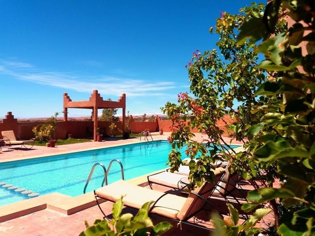 Imagen de la piscina del Hotel Kasbah Ait Benhadda. Foto 13