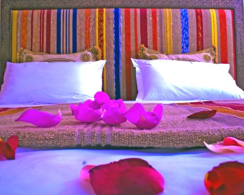 Imagen de la habitación del Hotel Kasbah Angour. Foto 14