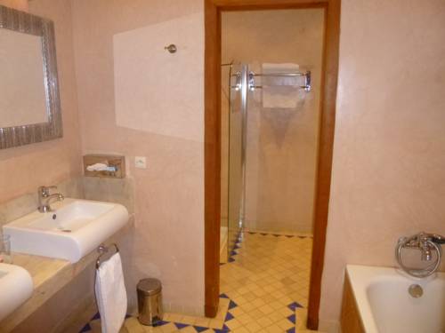 Imagen de la habitación del Hotel Kasbah Angour. Foto 15