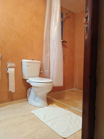 Imagen de la habitación del Hotel Kasbah Dar Bahnini. Foto 13