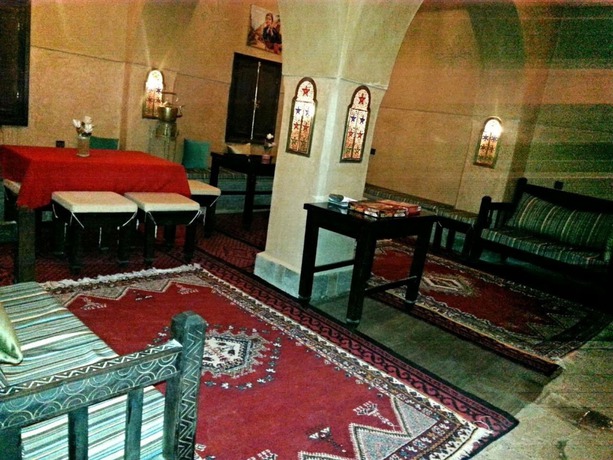 Imagen de los exteriores del Hotel Kasbah Ennakb. Foto 9