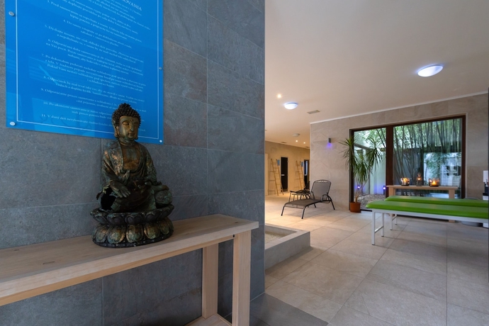 Imagen de la piscina del Hotel Ka&scaron;tieľ Mojm&iacute;rovce. Foto 19