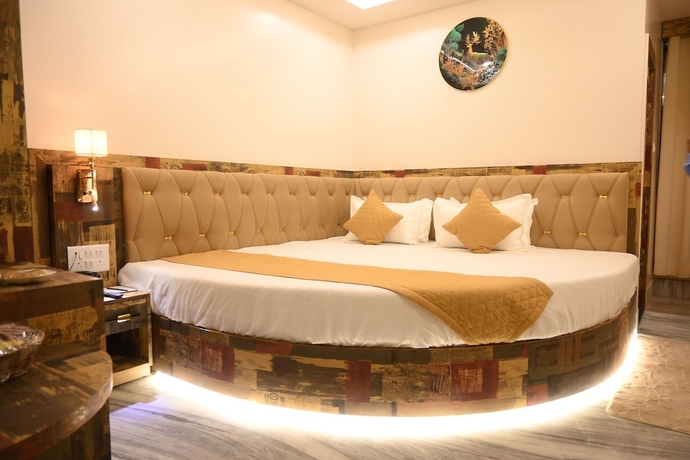 Imagen de la habitación del Hotel Kashi Crown. Foto 2