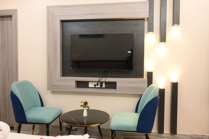 Imagen de la habitación del Hotel Kashi Crown. Foto 7
