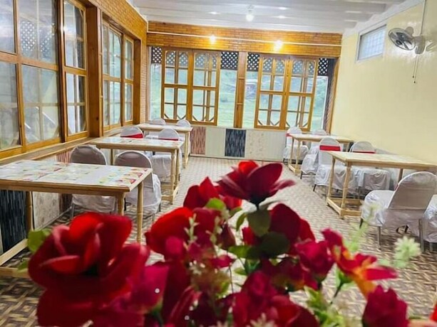 Imagen general del Hotel Kashmir Dosut Lodges POK. Foto 4