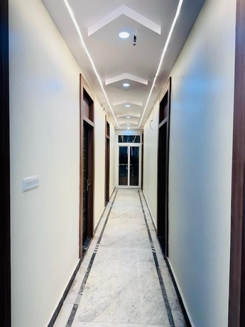 Imagen de los interiores del Hotel Kashvi hotels. Foto 11