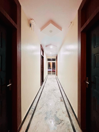 Imagen de los interiores del Hotel Kashvi hotels. Foto 14