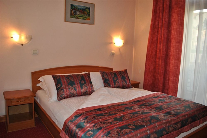 Imagen de la habitación del Hotel Kasina. Foto 5