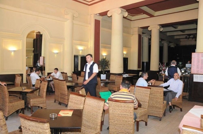 Imagen del bar/restaurante del Hotel Kasina. Foto 4