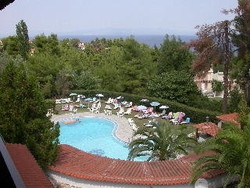Imagen de la piscina del Hotel Kassandra Bay. Foto 4