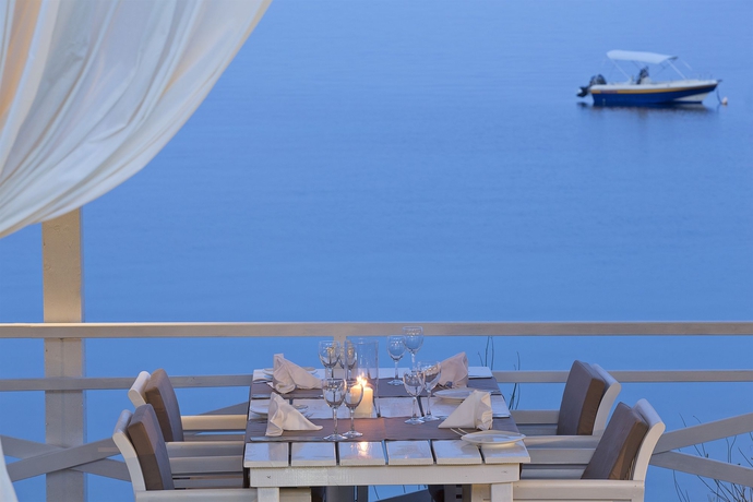 Imagen del bar/restaurante del Hotel Kassandra Bay Resort, Suites and Spa. Foto 3