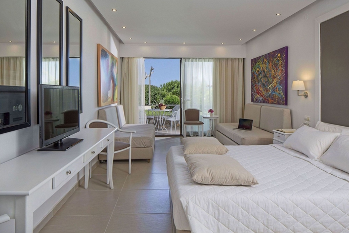 Imagen general del Hotel Kassandra Bay Resort, Suites and Spa. Foto 2