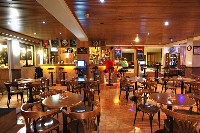 Imagen del bar/restaurante del Hotel Kassandra Family Aparthotel and Spa. Foto 7