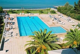 Imagen de la piscina del Hotel Kassandra Mare. Foto 1