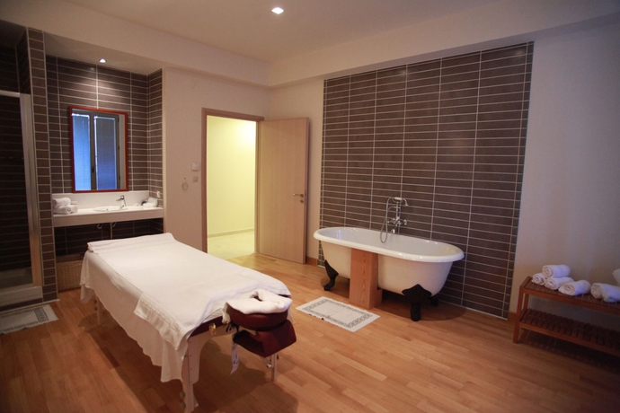 Imagen de la piscina del Hotel Kassandra Palace Seaside Resort. Foto 14