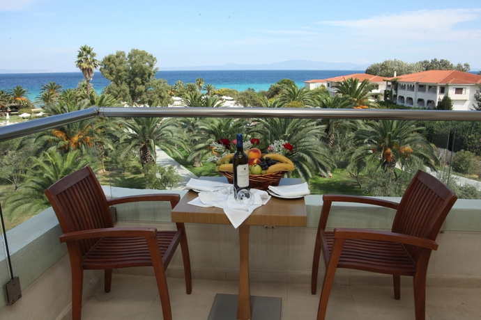 Imagen de la habitación del Hotel Kassandra Palace Seaside Resort. Foto 7