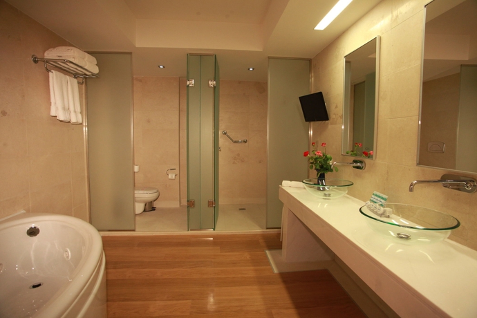 Imagen de la habitación del Hotel Kassandra Palace Seaside Resort. Foto 8